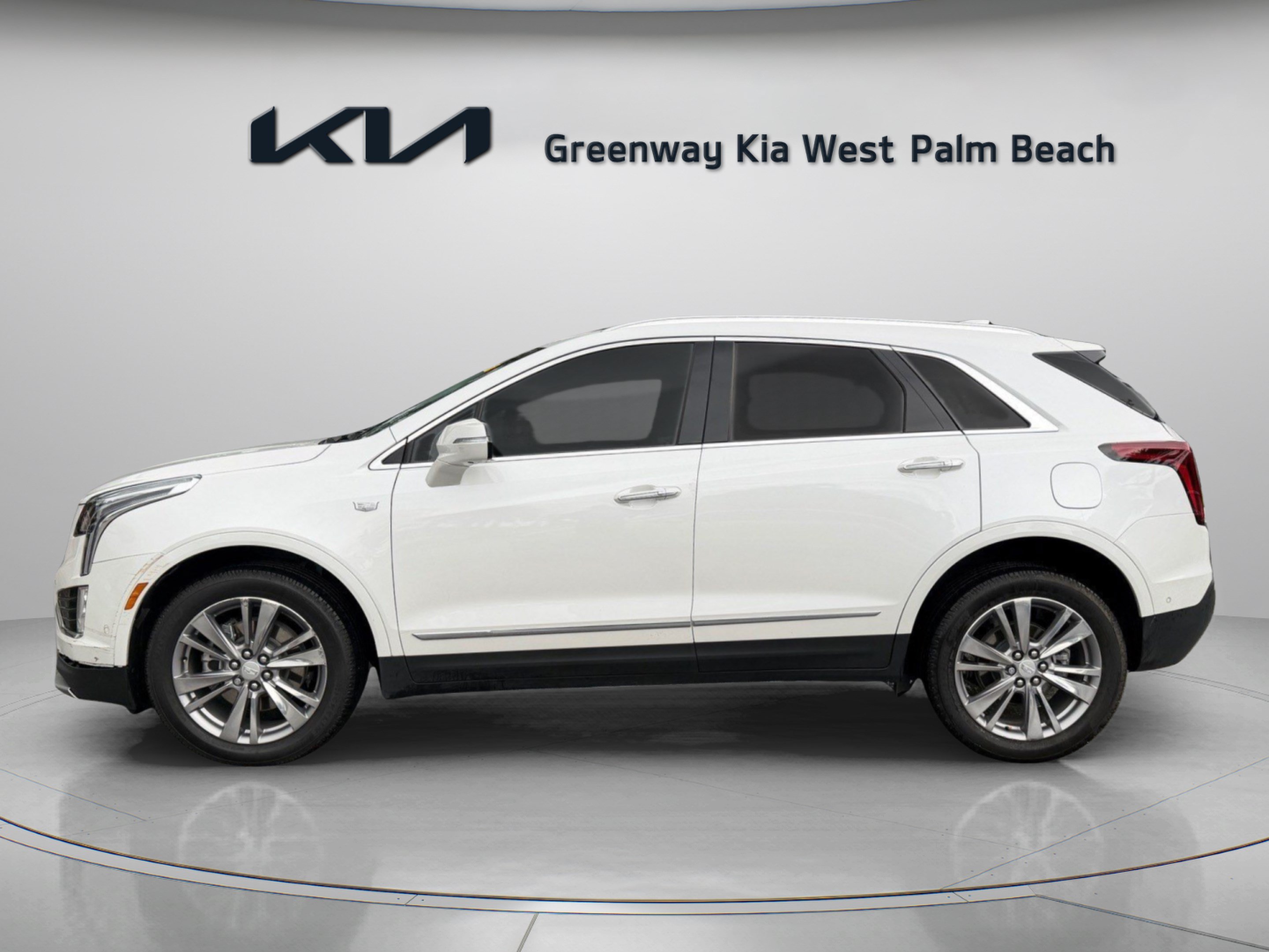 Used 2023 Cadillac XT5 Premium Luxury w/ Technology Package FWD image 4