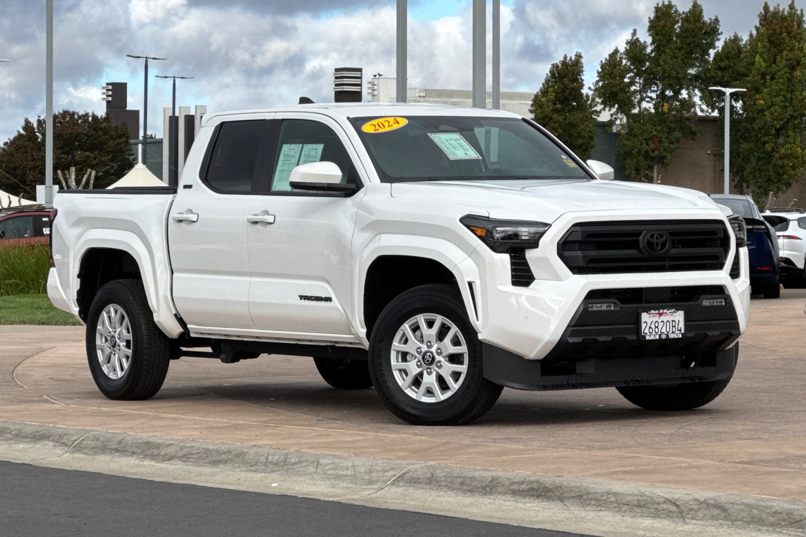 Certified 2024 Toyota Tacoma SR5 w/ SR5 Upgrade Package AWD/4WD image 2