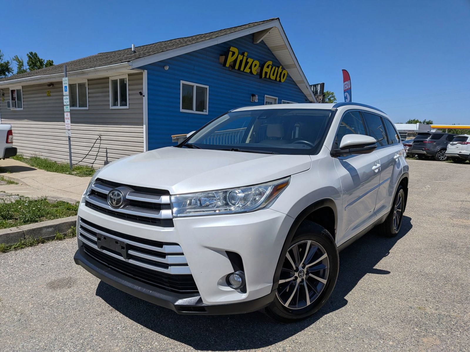 Used 2019 Toyota Highlander XLE AWD/4WD image 2