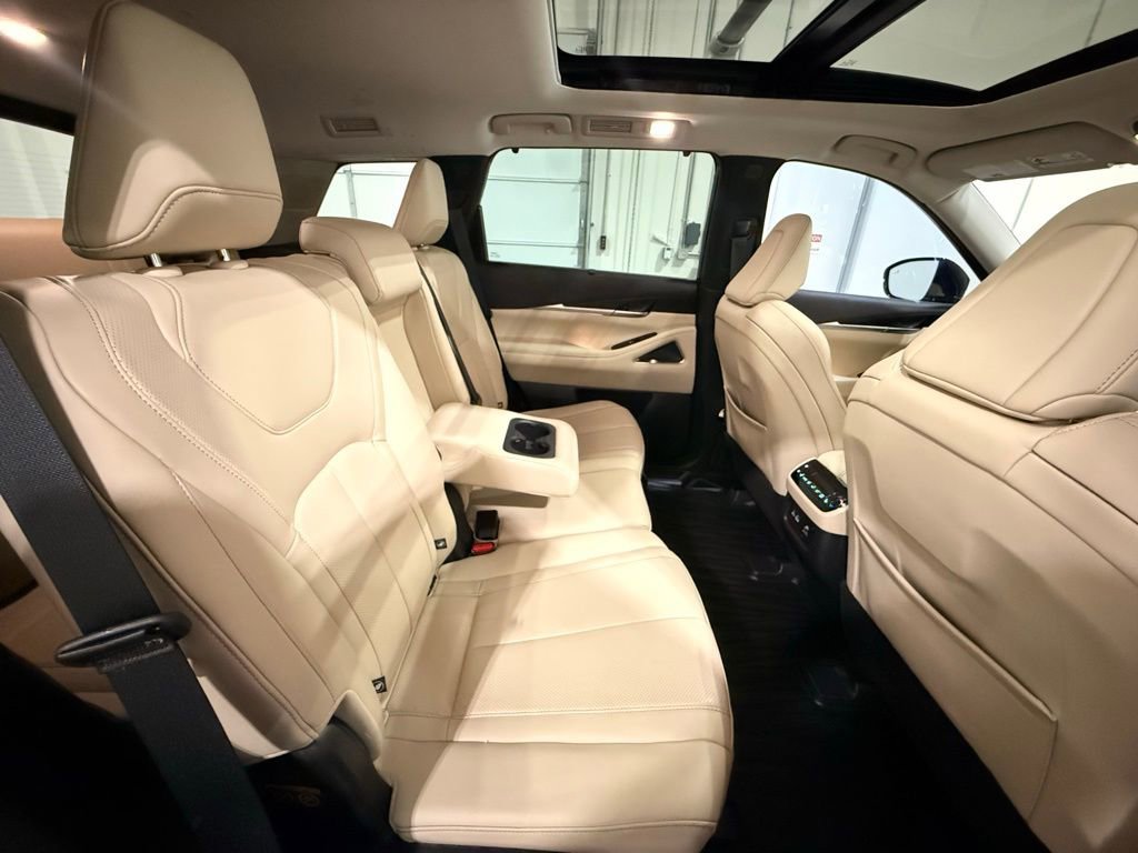 Used 2023 INFINITI QX60 Sensory w/ Vision Package AWD/4WD image 34