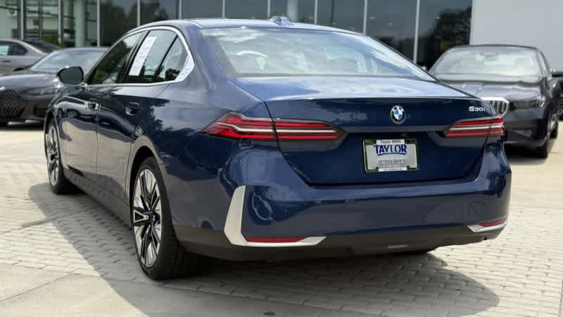 Certified 2025 BMW 530i RWD image 3
