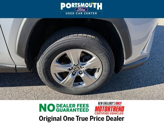 Used 2024 Toyota RAV4 XLE AWD/4WD image 31