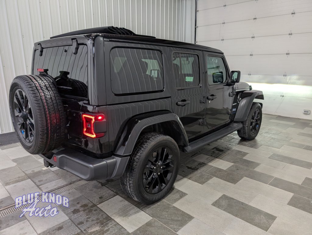 Used 2023 Jeep Wrangler Unlimited Sahara w/ Cold Weather Group AWD/4WD image 4