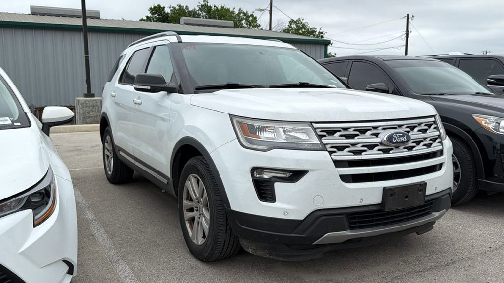 Used 2018 Ford Explorer XLT w/ Equipment Group 202A AWD/4WD image 3