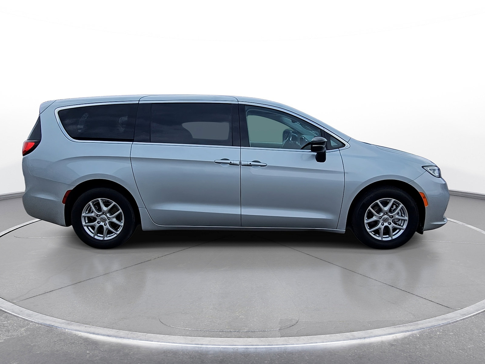 Used 2024 Chrysler Pacifica Touring-L FWD image 9