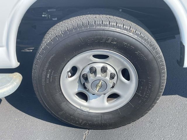 Used 2024 Chevrolet Express 2500 w/ Driver Convenience Package image 9