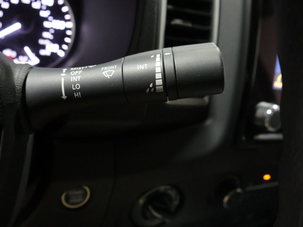 Used 2024 Nissan Frontier SV image 37