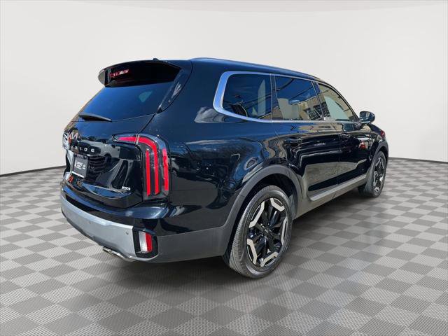 Used 2023 Kia Telluride EX w/ EX Captain's Chair Package AWD/4WD image 3