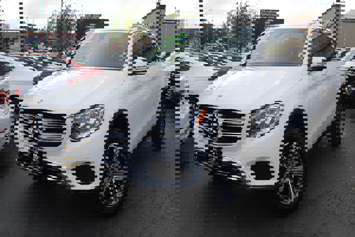 Used 2019 Mercedes-Benz GLC 300 w/ Premium Package image 39