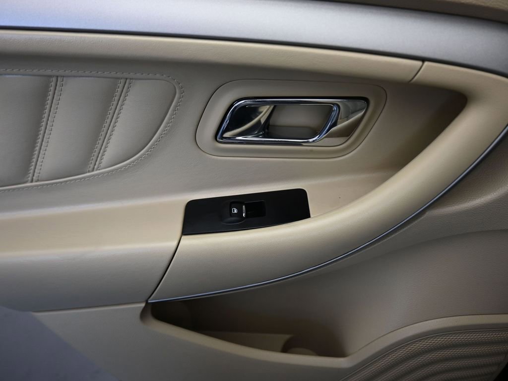 Used 2017 Ford Taurus SE image 27