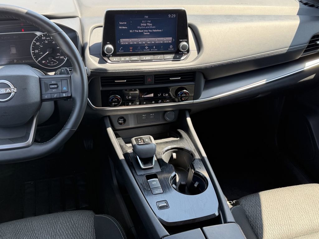 Used 2025 Nissan Rogue SV FWD image 16