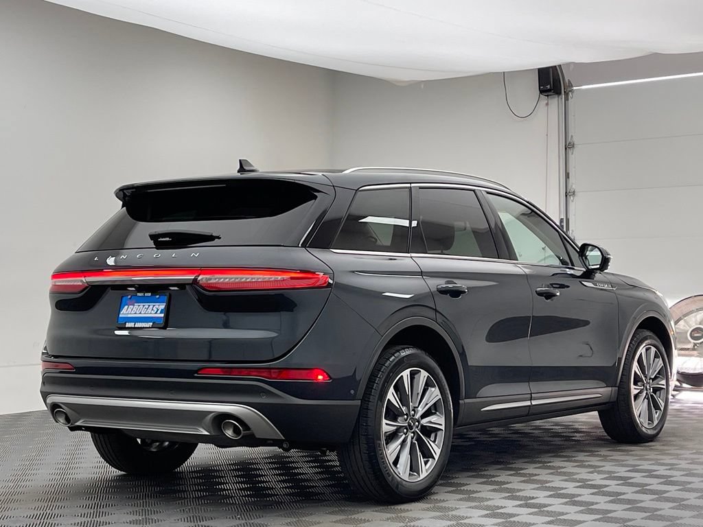 Used 2022 Lincoln Corsair Reserve w/ Equipment Group 201A FWD image 9