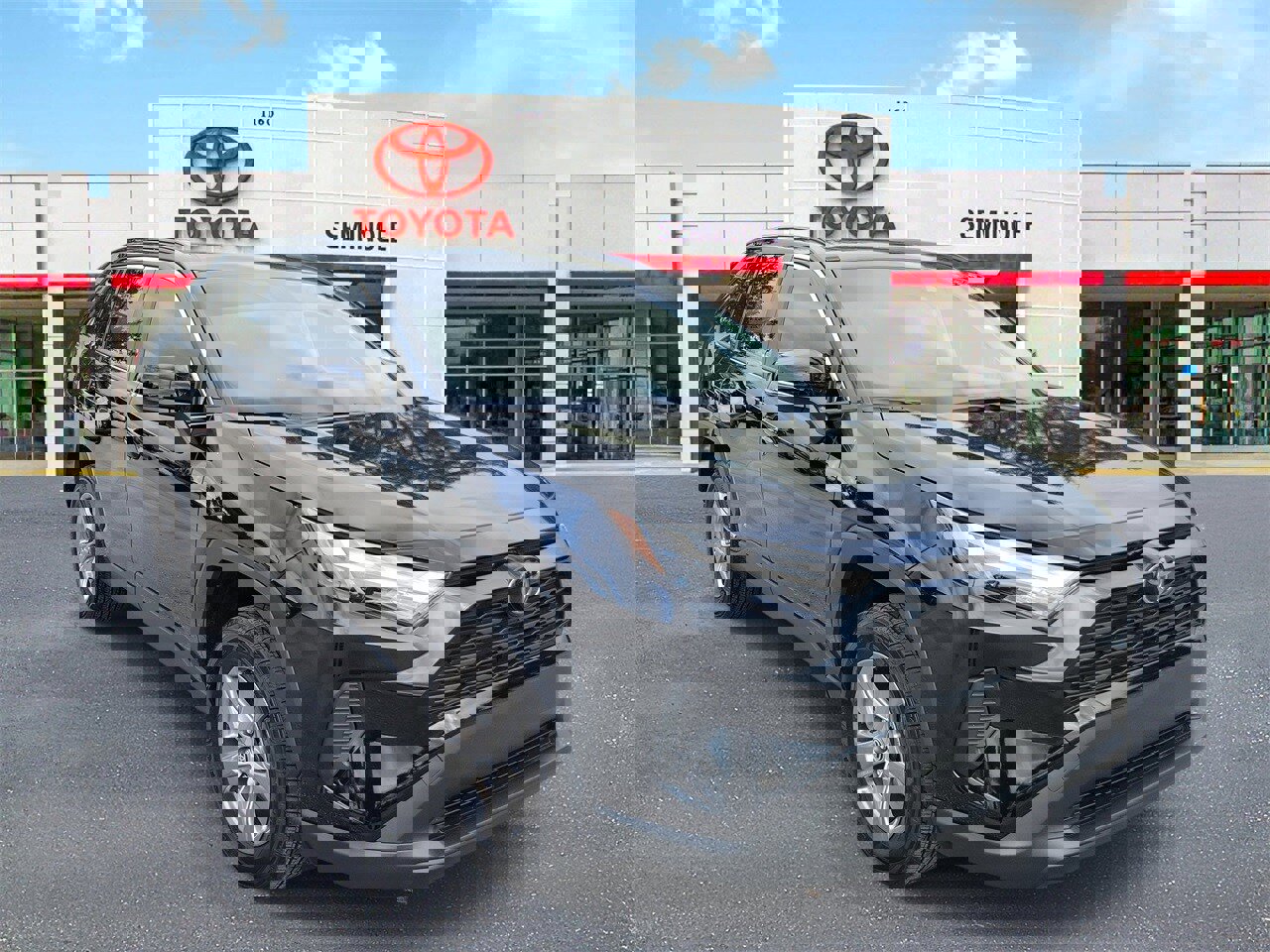 Used 2025 Toyota RAV4 XLE image 2