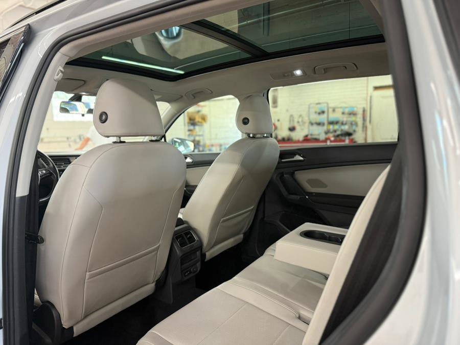 Used 2018 Volkswagen Tiguan SE w/ Panoramic Sunroof Package AWD/4WD image 32