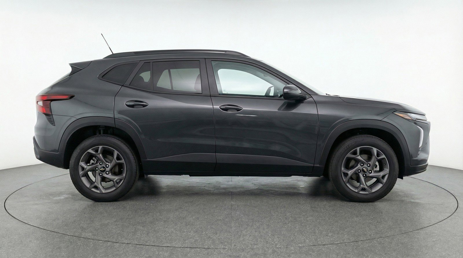 Used 2025 Chevrolet Trax LT w/ LT Convenience Package FWD image 11