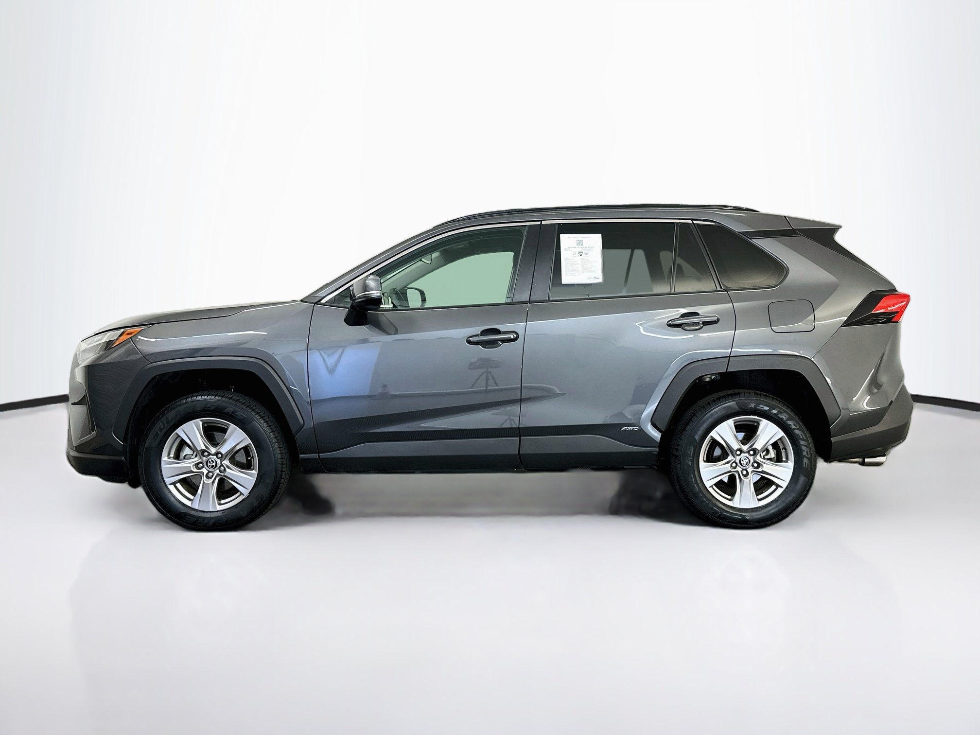Used 2025 Toyota RAV4 XLE AWD/4WD image 4