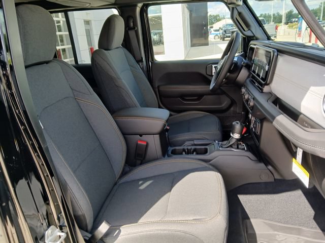 New 2025 Jeep Wrangler Unlimited Sahara w/ Technology Group AWD/4WD image 15