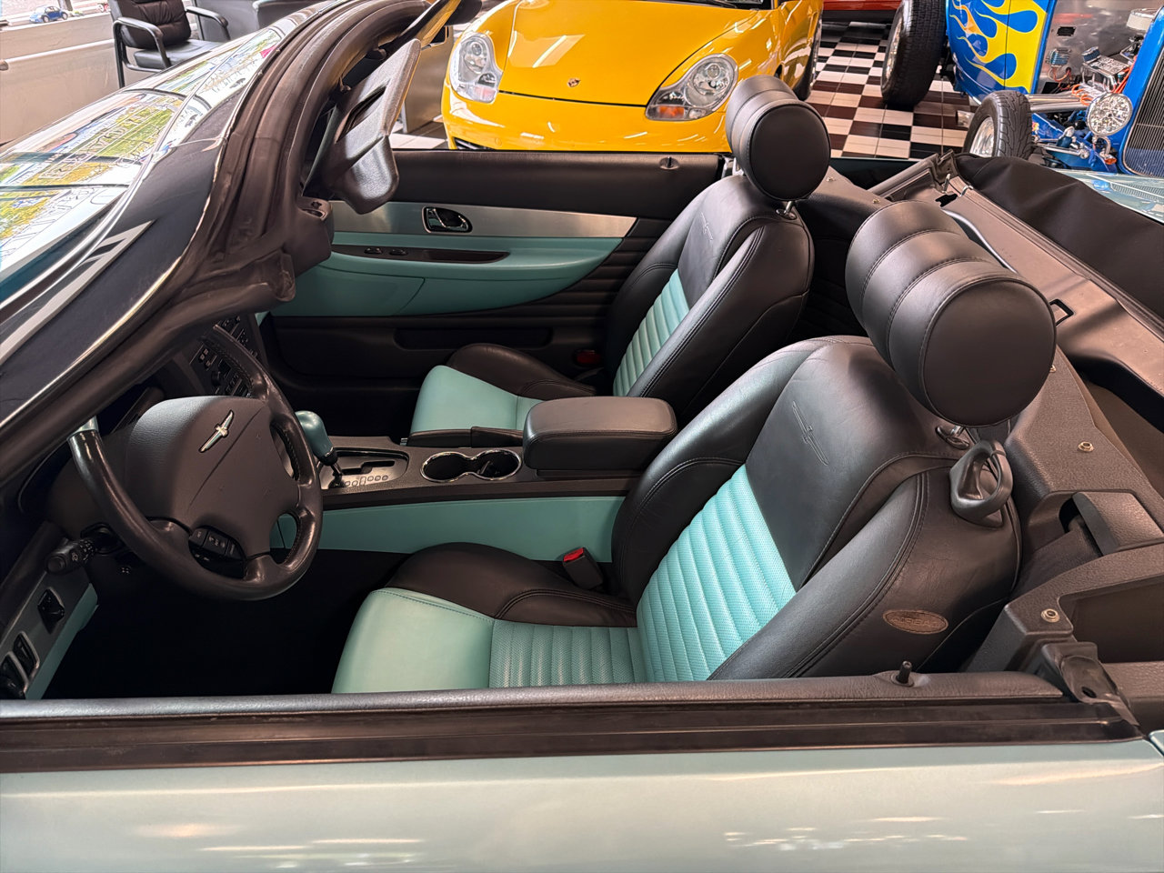 Used 2002 Ford Thunderbird Deluxe image 17