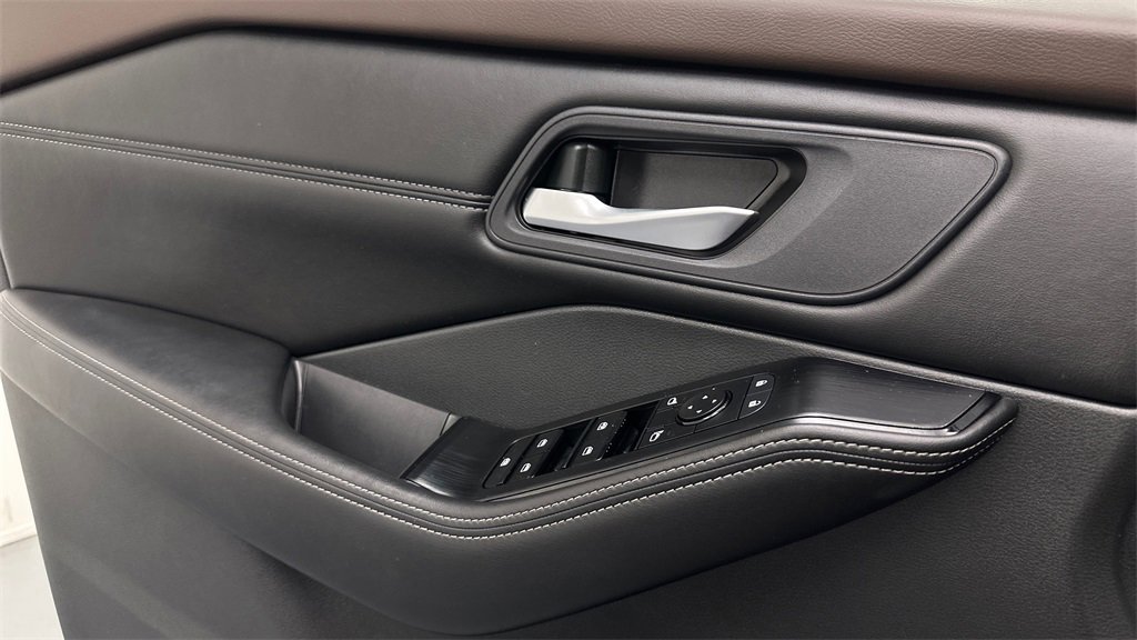 Certified 2023 Nissan Rogue SV w/ SV Premium Package image 19