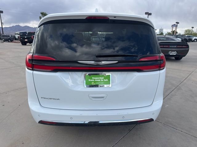 Certified 2022 Chrysler Pacifica Touring-L FWD image 4