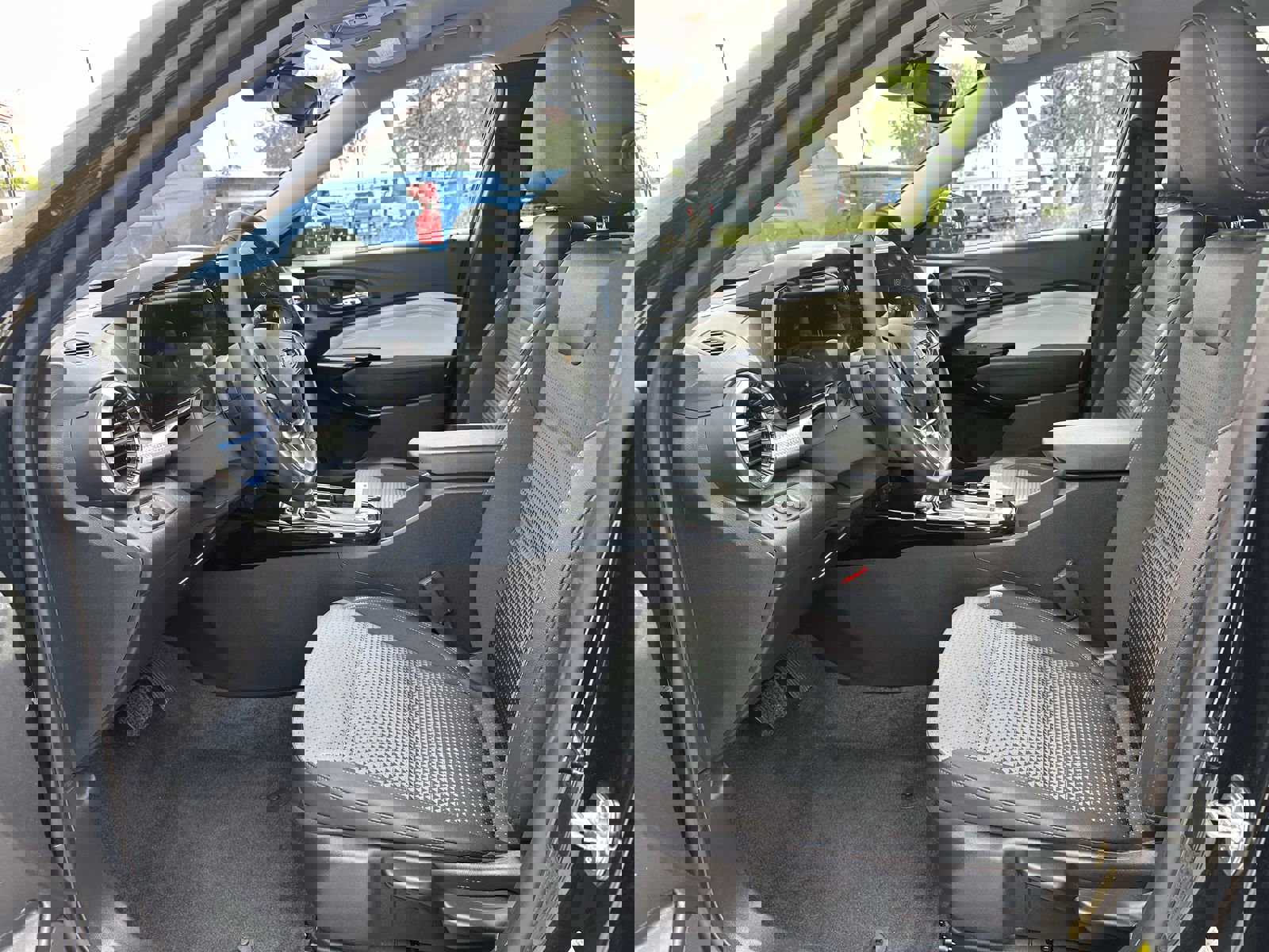 Used 2025 Chevrolet Trax LT w/ LT Convenience Package image 16