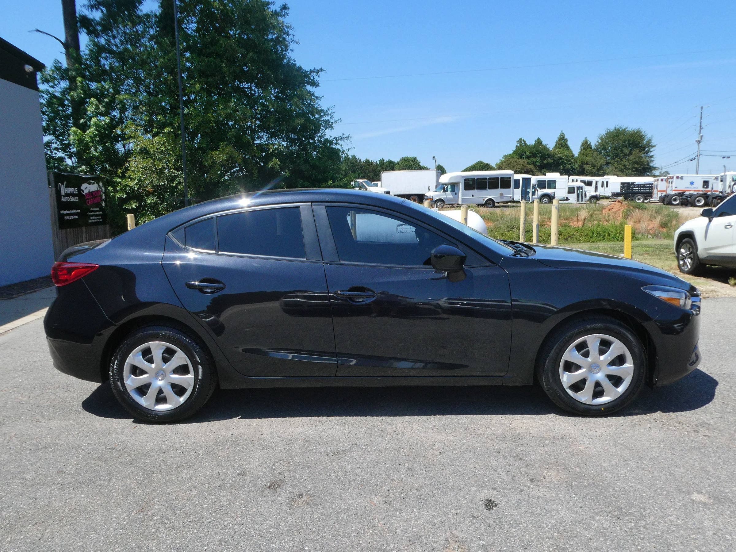 Used 2017 MAZDA MAZDA3 Sport FWD image 4