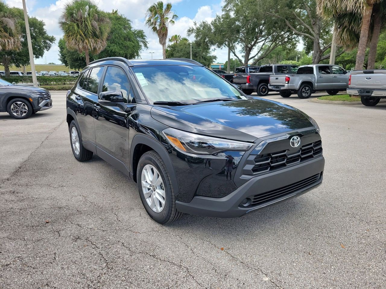 Used 2026 Toyota Corolla Cross LE w/ Moonroof Package FWD image 2