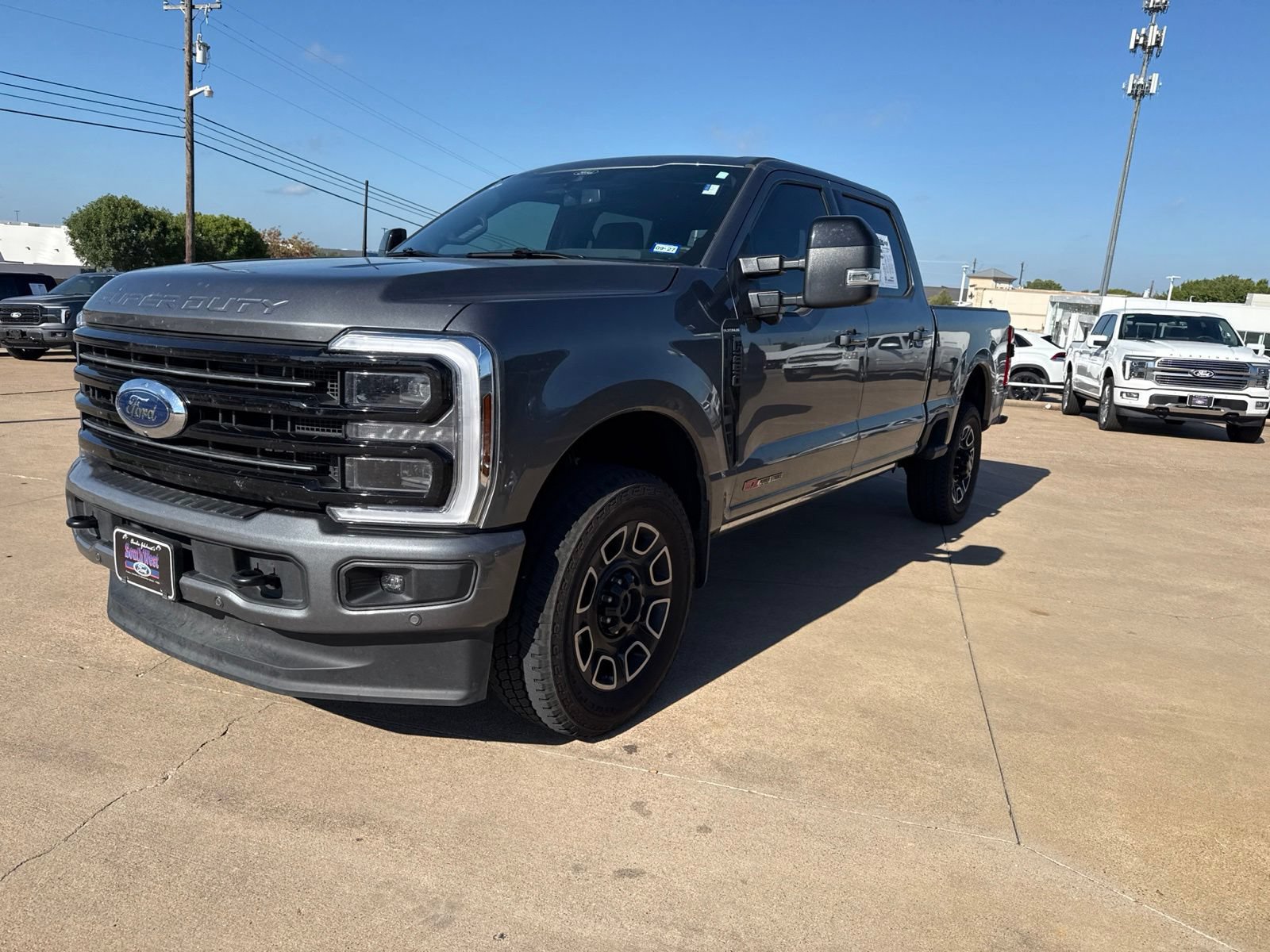 Used 2025 Ford F250 Platinum AWD/4WD image 3