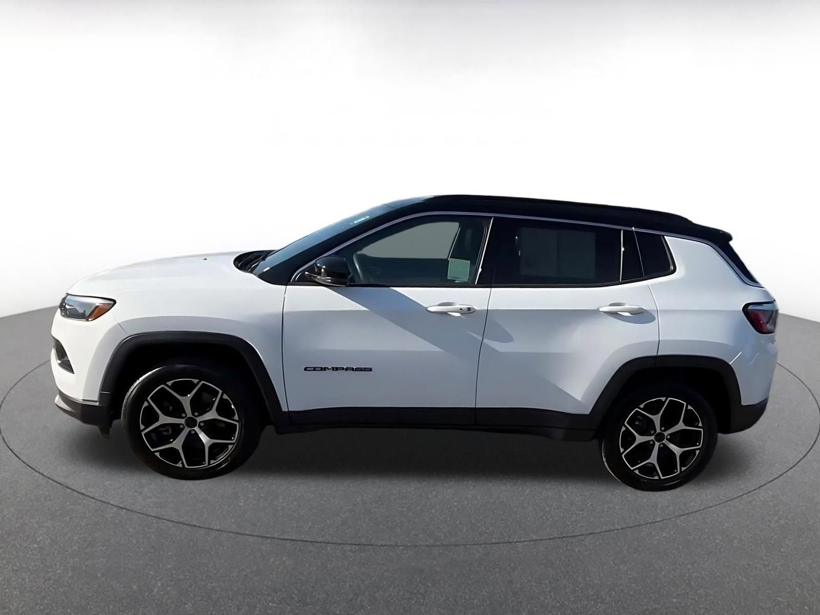 Used 2025 Jeep Compass Limited AWD/4WD image 9