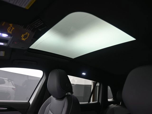 New 2026 Volkswagen Tiguan SE R-Line image 2