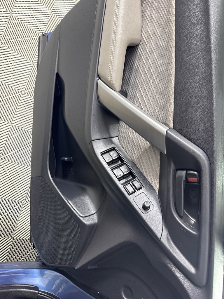 Used 2017 Subaru Forester 2.5i Premium w/ All-Weather Package image 10