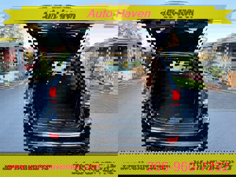 Used 2012 Jeep Grand Cherokee SRT8 w/ Luxury Group II image 8