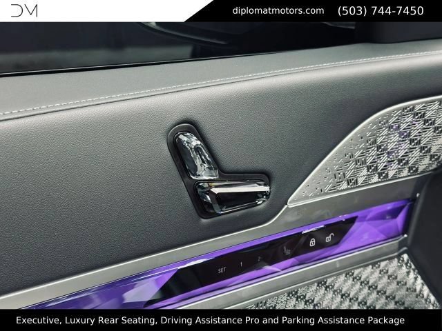 Used 2023 BMW 760i xDrive w/ Executive Package AWD/4WD image 28