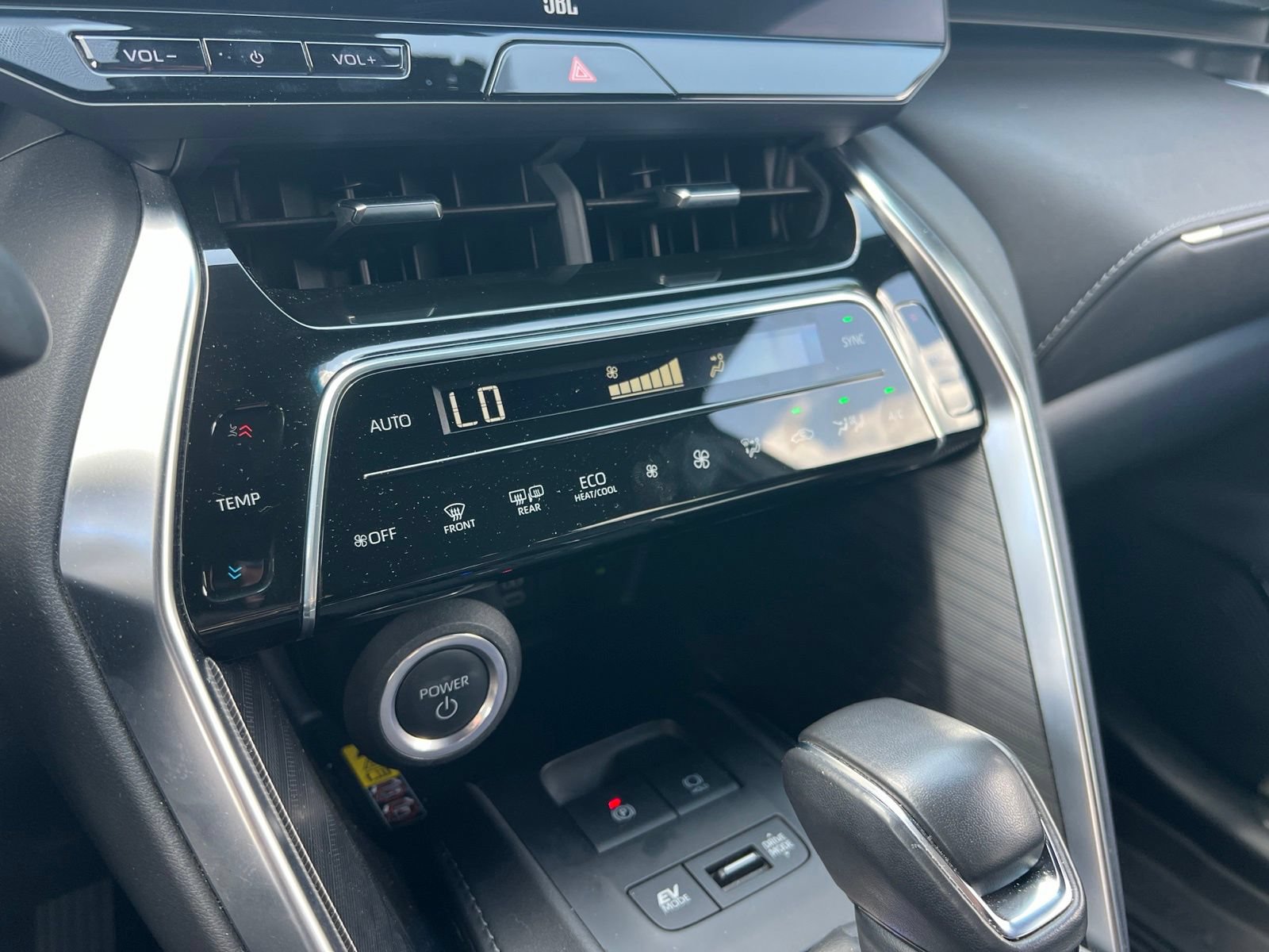 Used 2024 Toyota Venza Limited AWD/4WD image 25