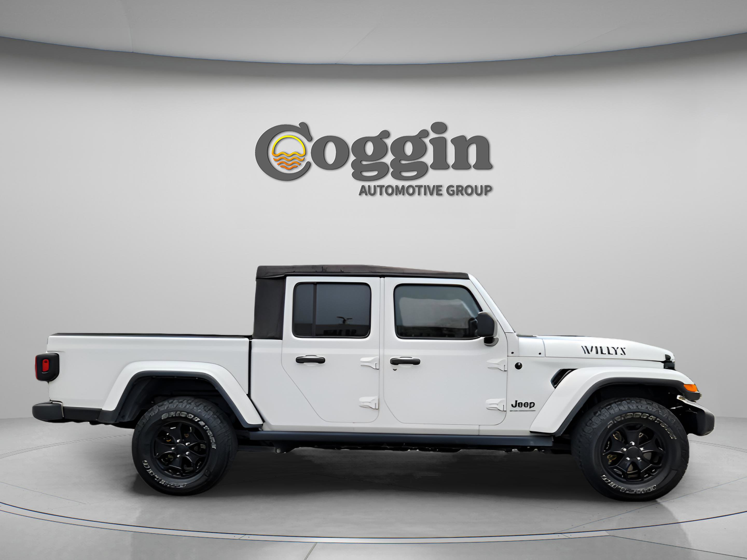 Used 2023 Jeep Gladiator Sport image 4