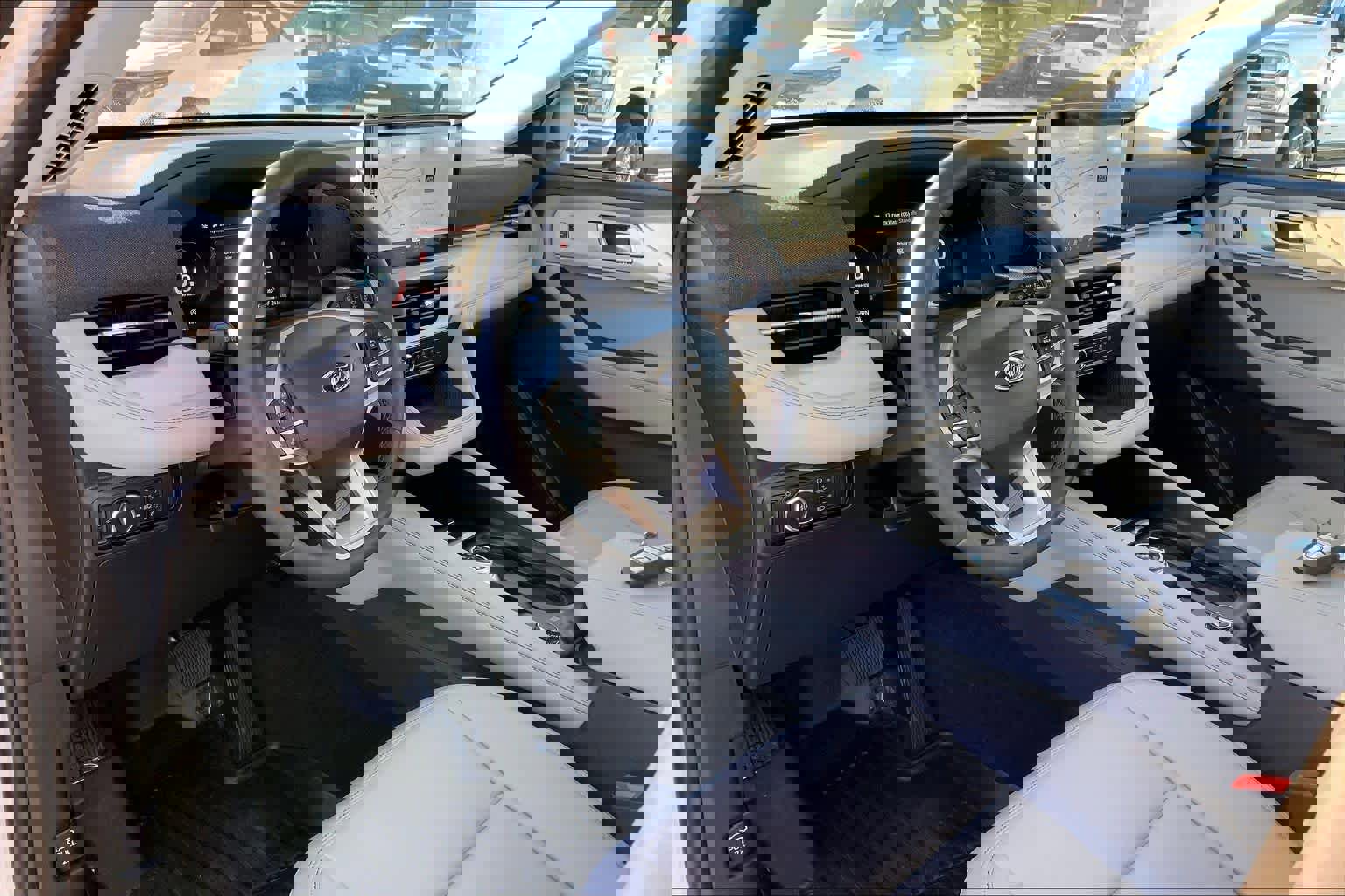 Used 2025 Ford Explorer Active w/ Active Comfort Package image 16