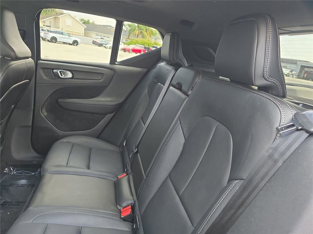 Used 2019 Volvo XC40 T5 Momentum image 12