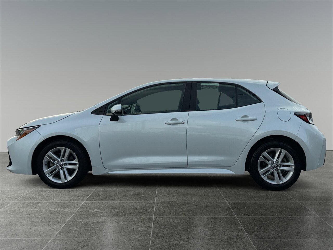 Used 2021 Toyota Corolla SE FWD image 2