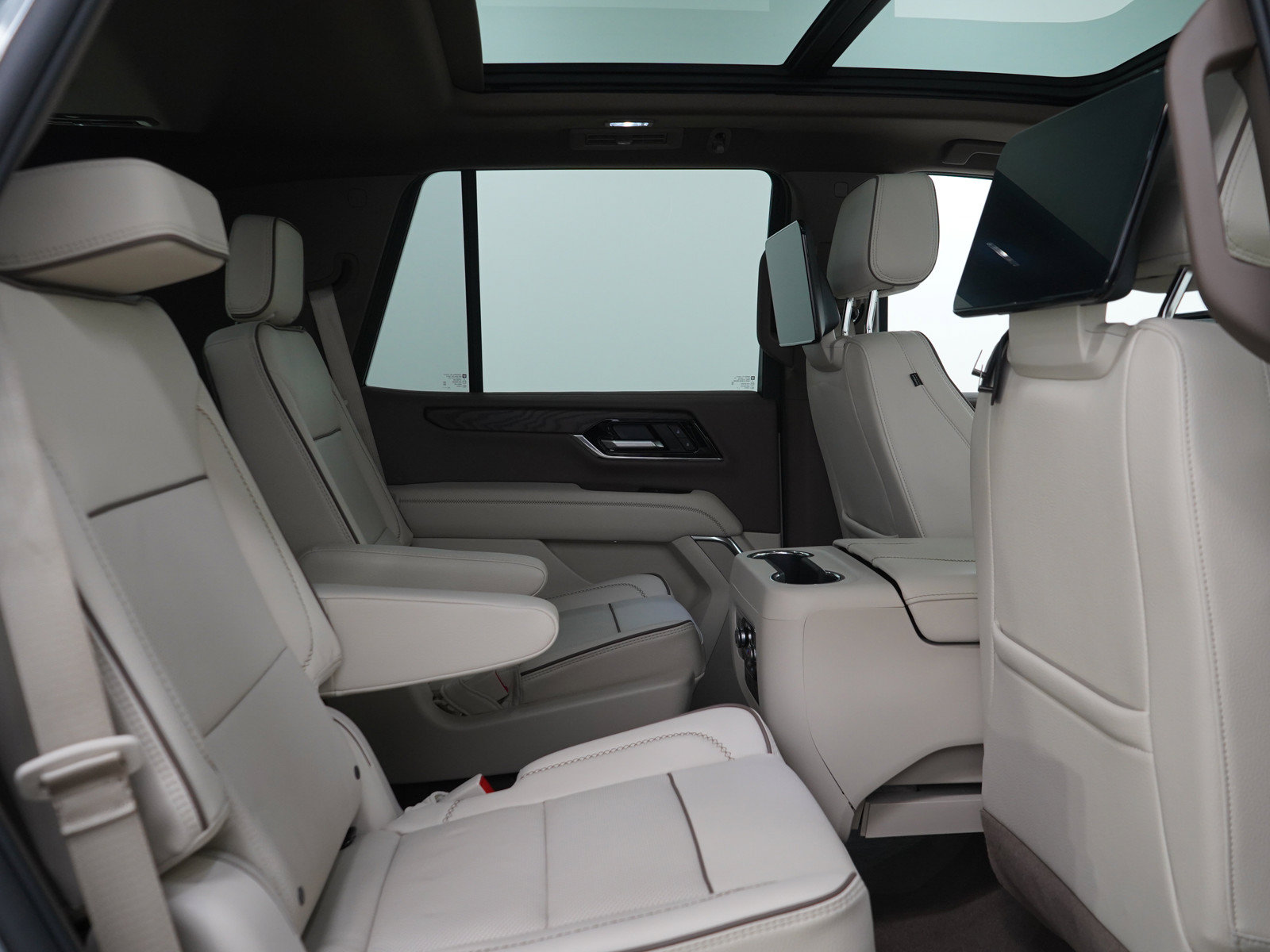 Used 2026 GMC Yukon Denali w/ Denali Reserve Package AWD/4WD image 12