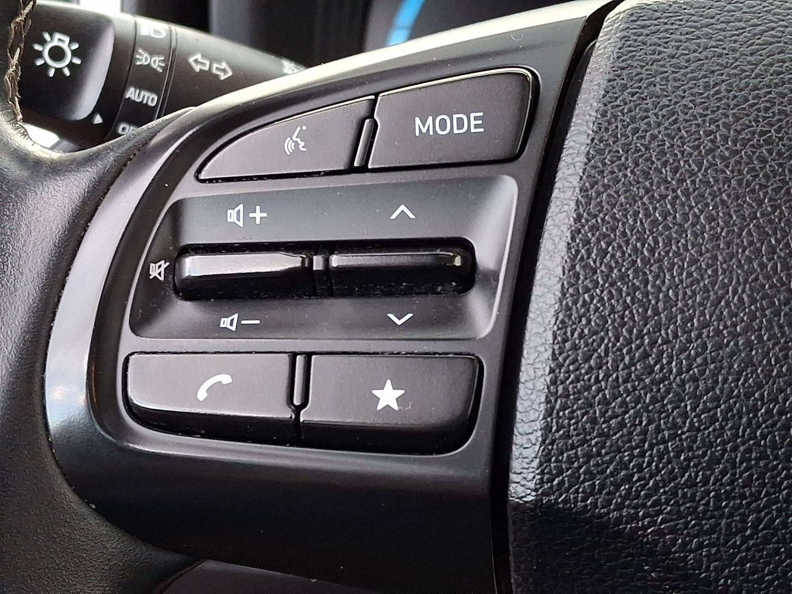Used 2023 Hyundai Venue SEL FWD image 24