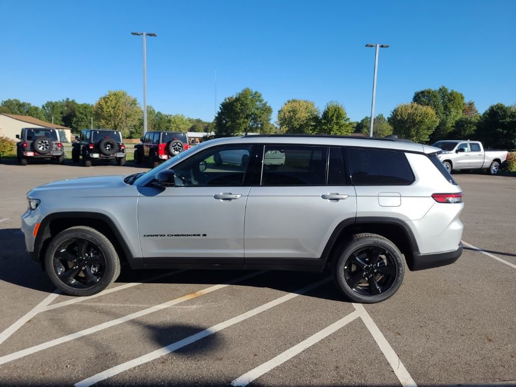New 2025 Jeep Grand Cherokee L Altitude image 5