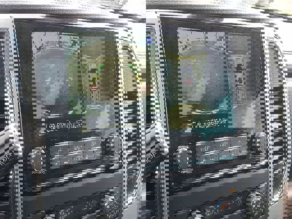 Used 2021 Nissan Titan SL w/ Moonroof Package image 15