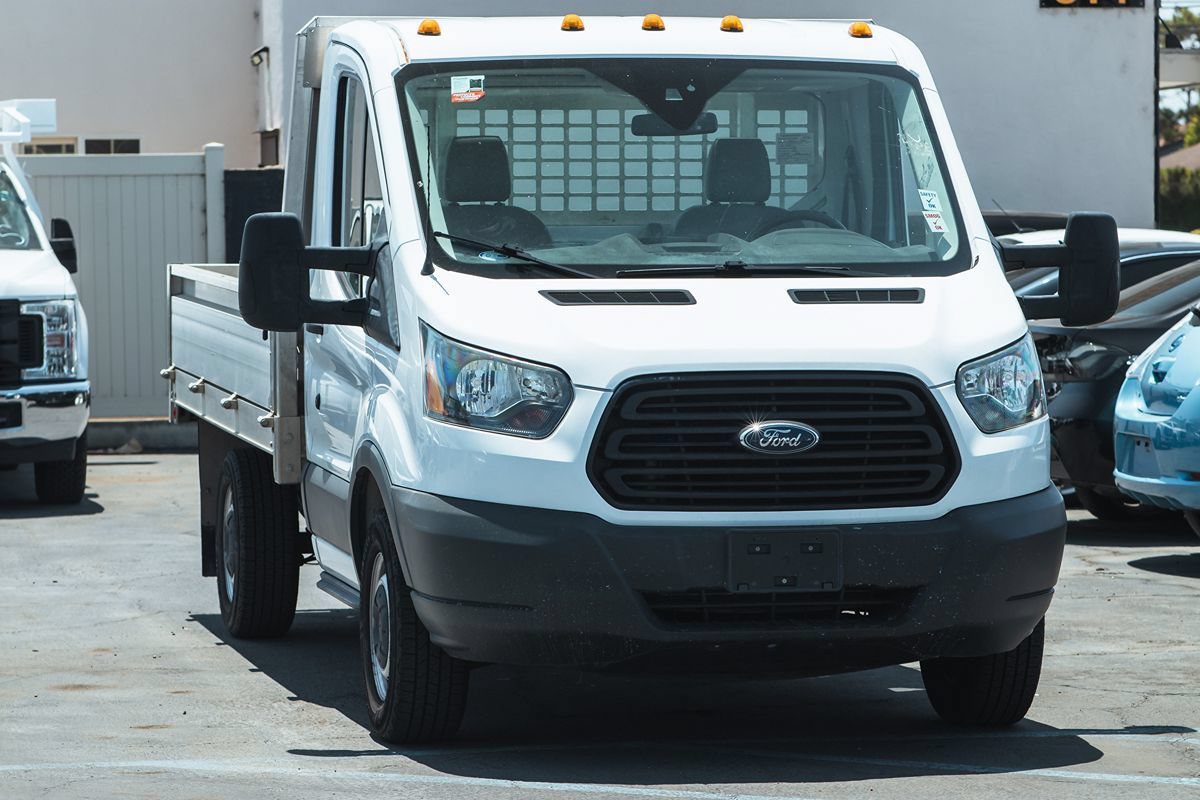 Used 2018 Ford Transit 250 138 RWD image 5