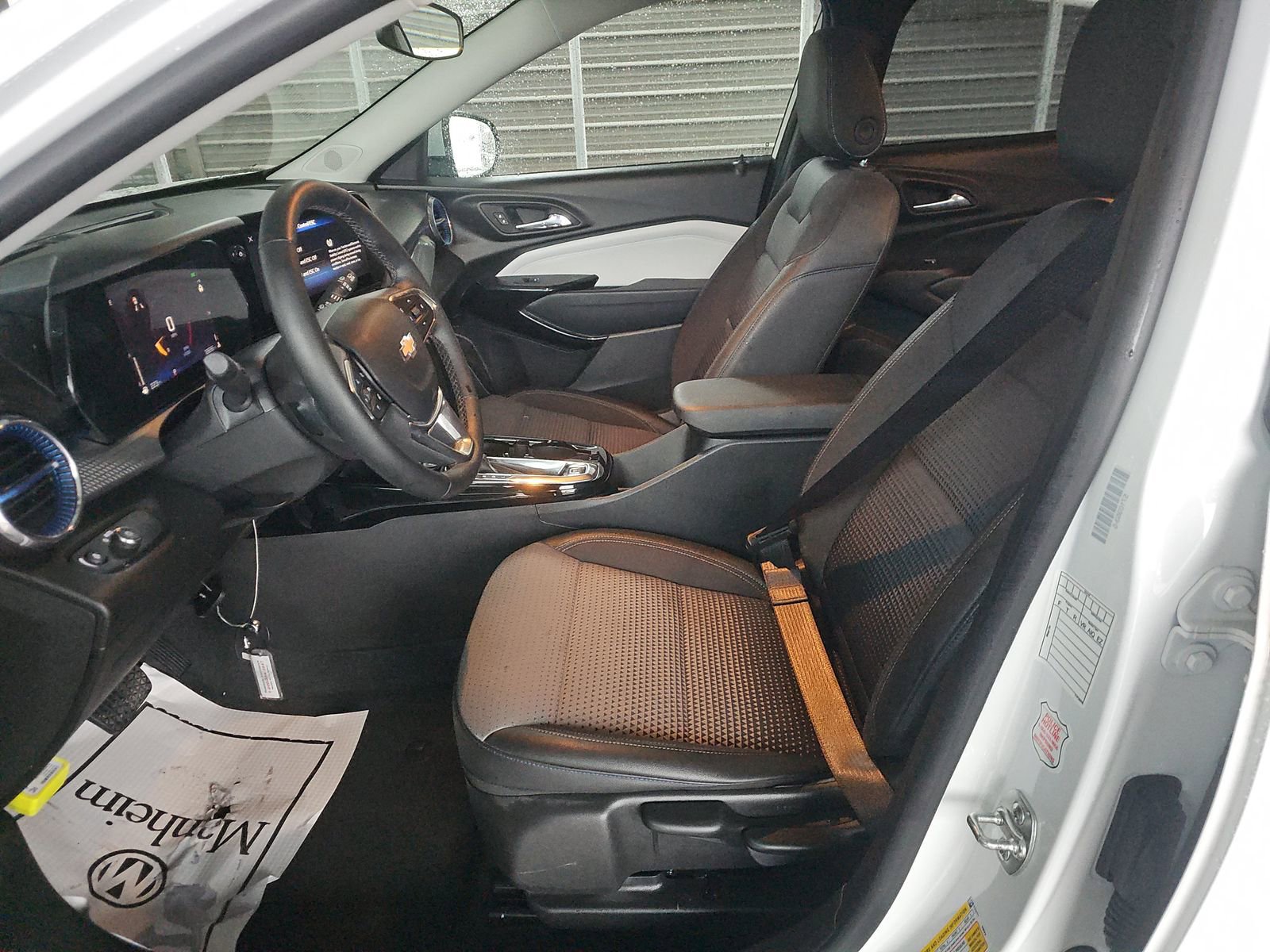 Used 2025 Chevrolet Trax LT w/ LT Convenience Package image 14