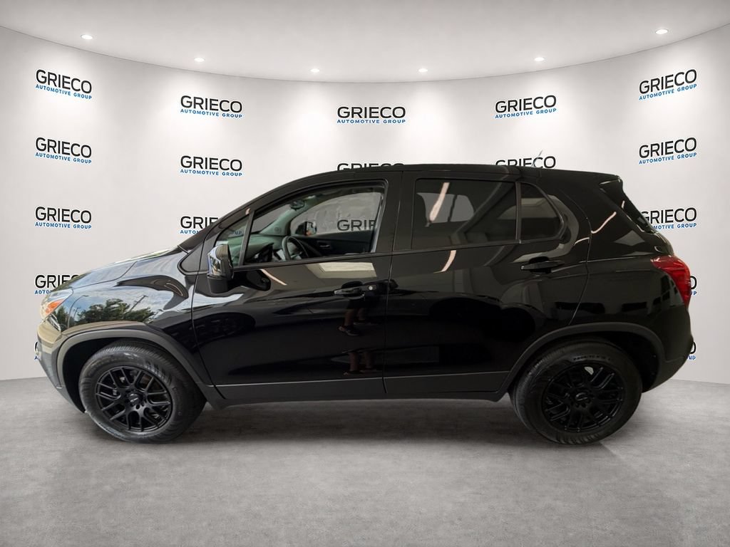 Used 2022 Chevrolet Trax LS w/ Tint and Cruise Package FWD image 4