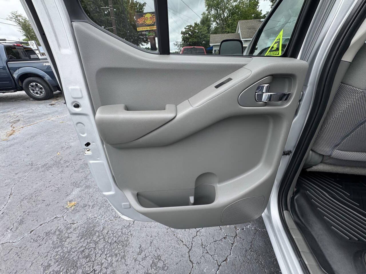 Used 2016 Nissan Frontier SV RWD image 29