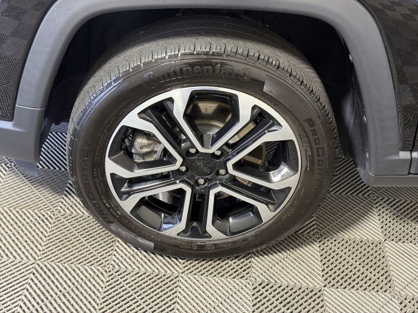 Used 2024 Jeep Compass Limited w/ Sun and Sound Group AWD/4WD image 12