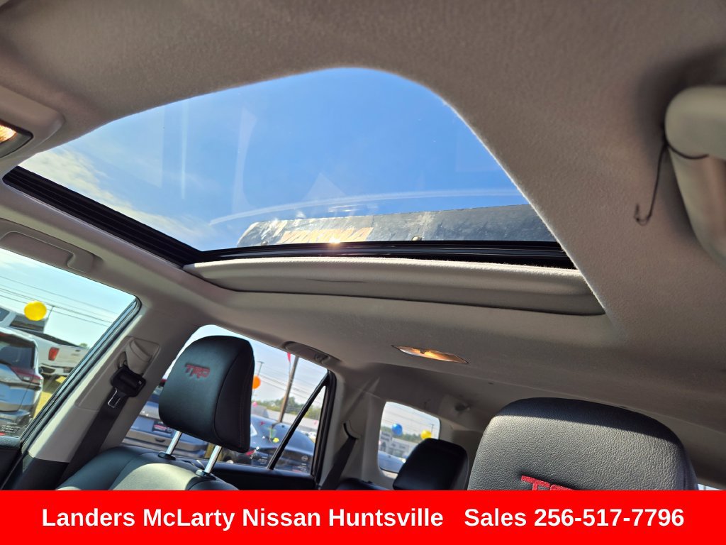 Used 2021 Toyota 4Runner Venture w/ Moonroof Package AWD/4WD image 18