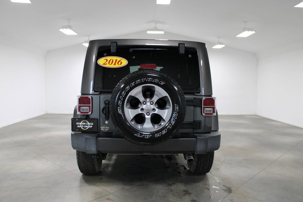 Used 2016 Jeep Wrangler Unlimited Sahara w/ Dual Top Group image 8