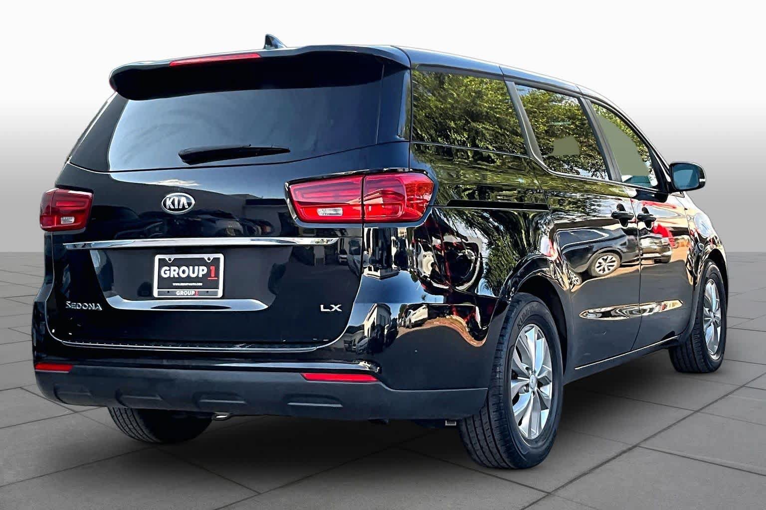 Used 2019 Kia Sedona LX FWD image 13